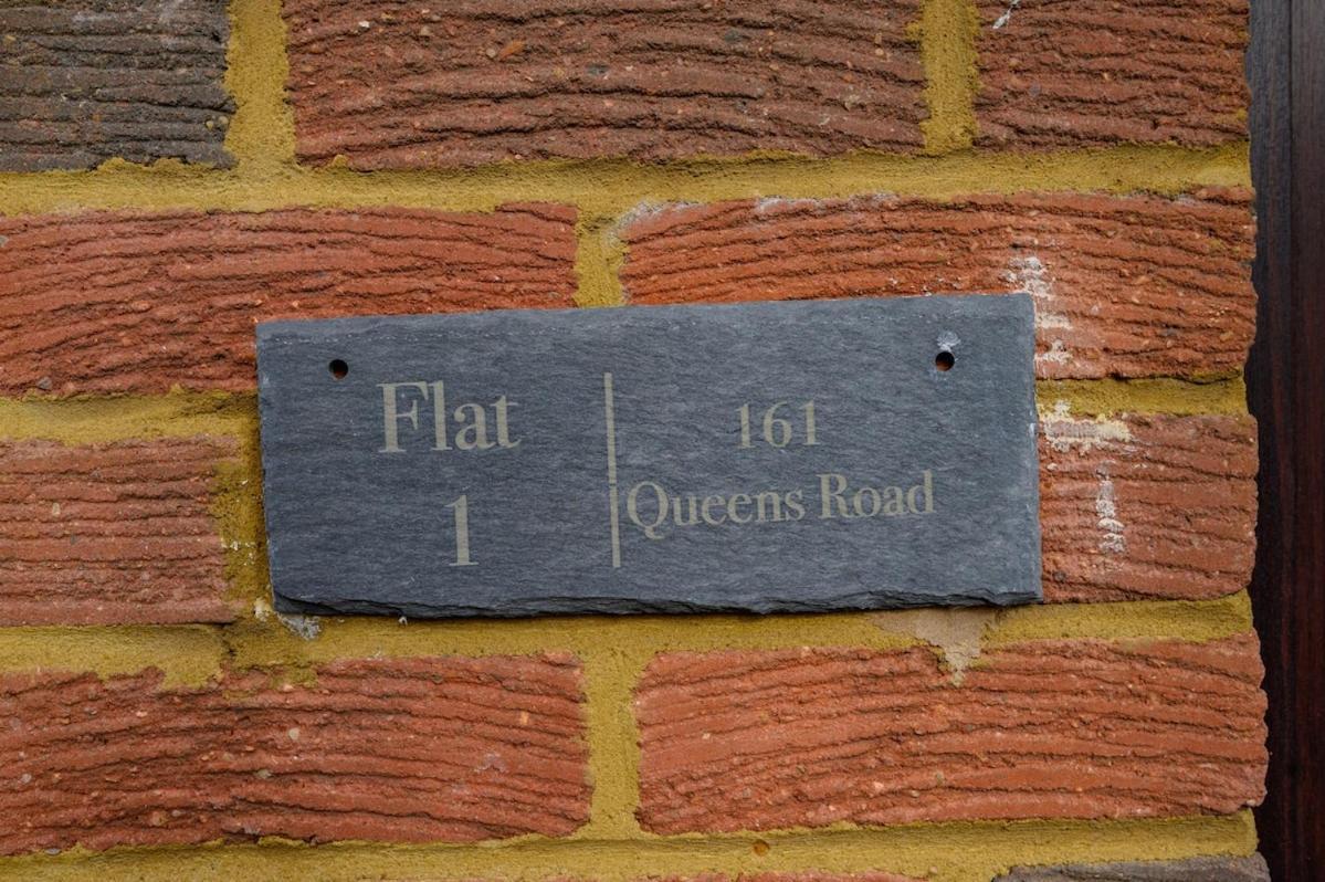 Queens Apartment *