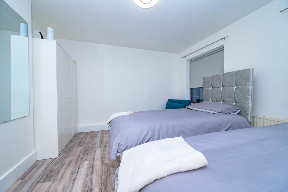 Queens Apartment *